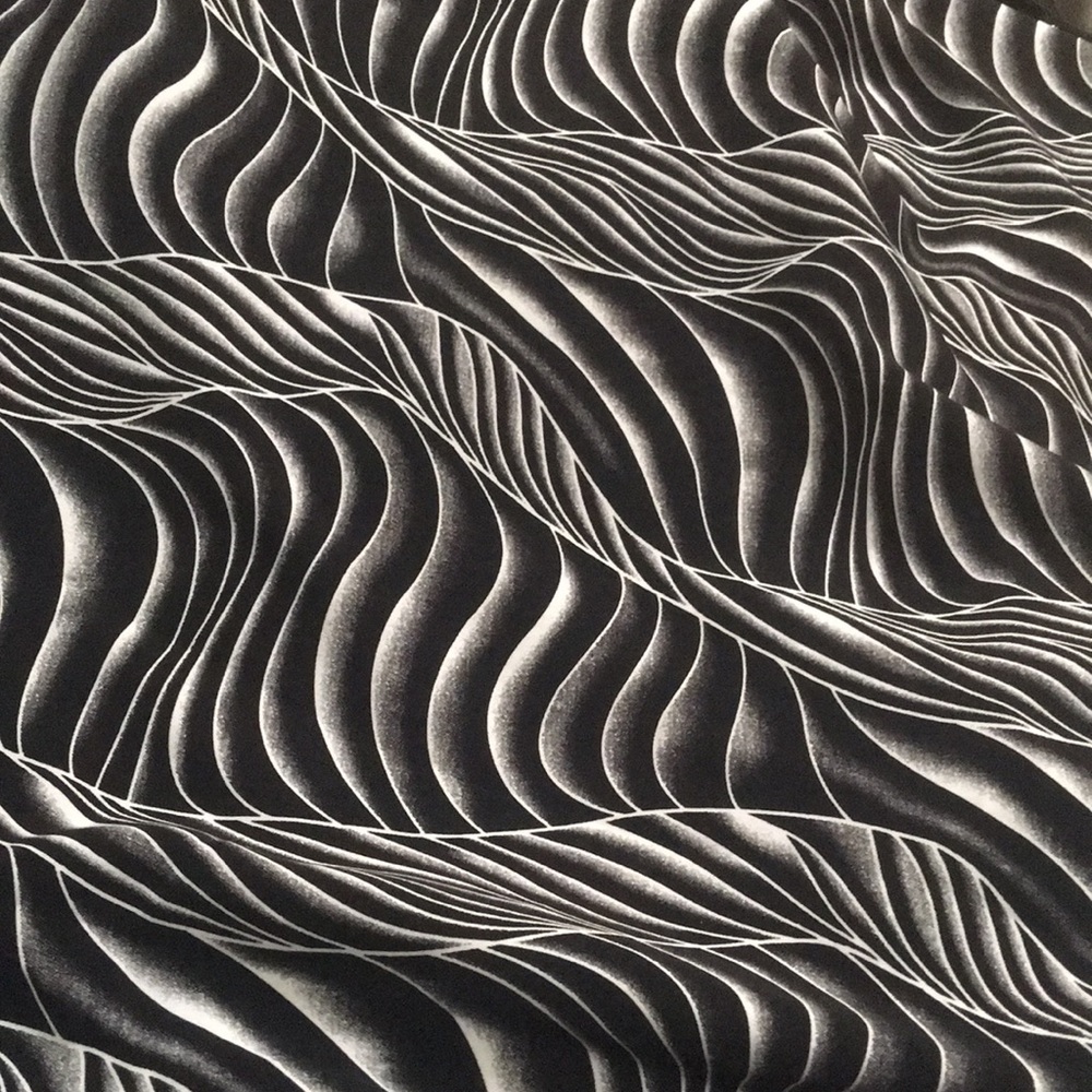 Black & White Pattern Kimono Style Robe Jacket - Picture 4 of 4